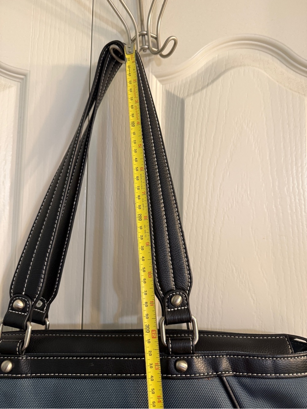 Elegant Laptop Shoulder Bag - spacious for any professional on the go - Picture 15 of 16
